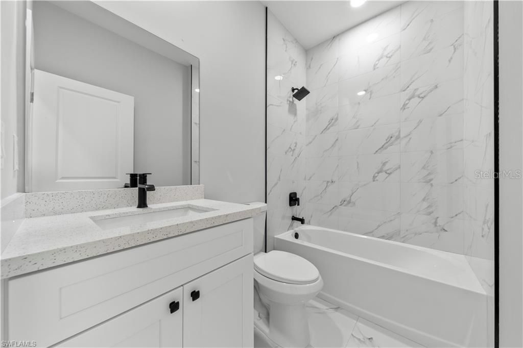 Activo con contrato: $279,900 (3 camas, 2 baños, 1358 Pies cuadrados)