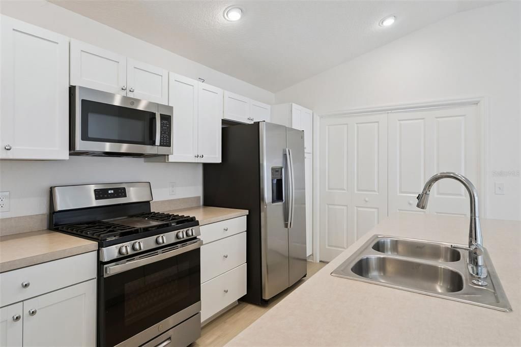 For Rent: $2,400 (3 beds, 2 baths, 1440 Square Feet)