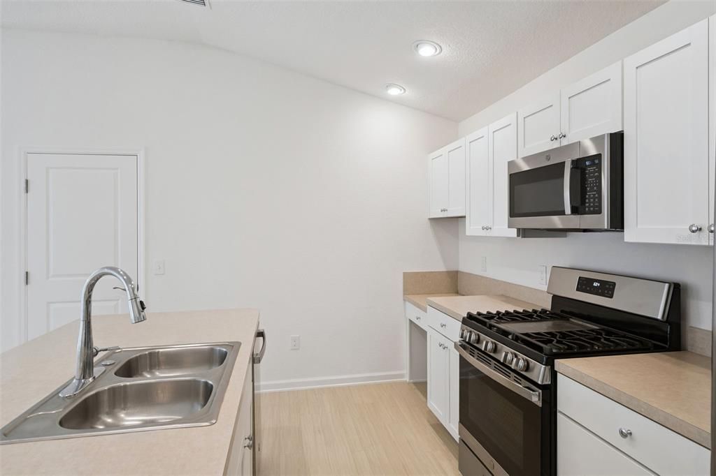For Rent: $2,400 (3 beds, 2 baths, 1440 Square Feet)