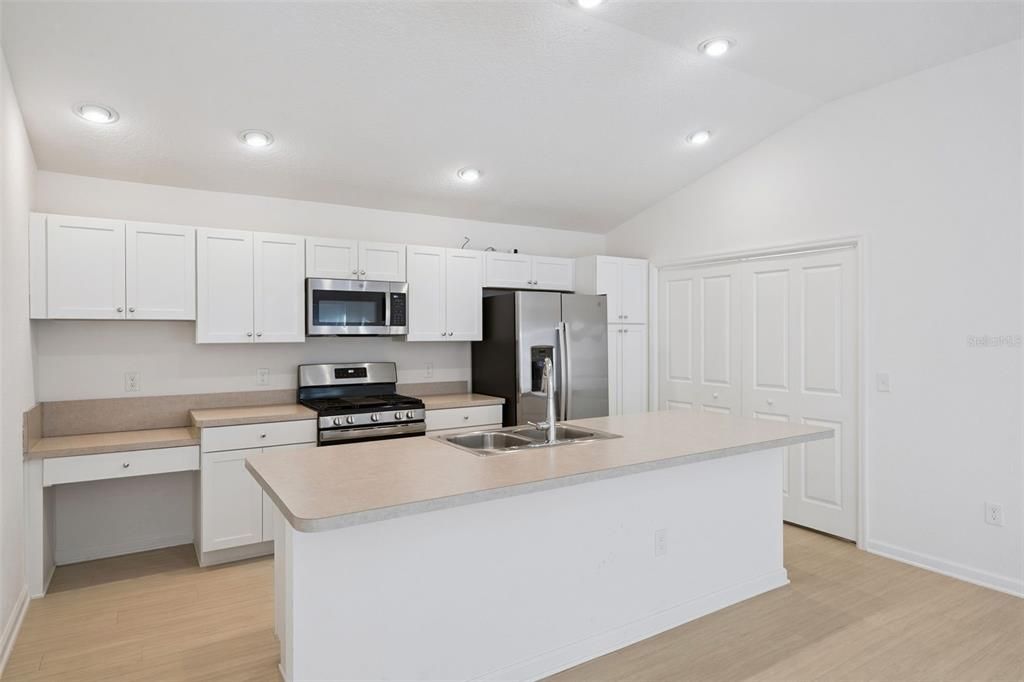 For Rent: $2,400 (3 beds, 2 baths, 1440 Square Feet)
