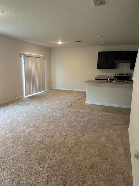 Activo con contrato: $329,000 (5 camas, 3 baños, 2616 Pies cuadrados)