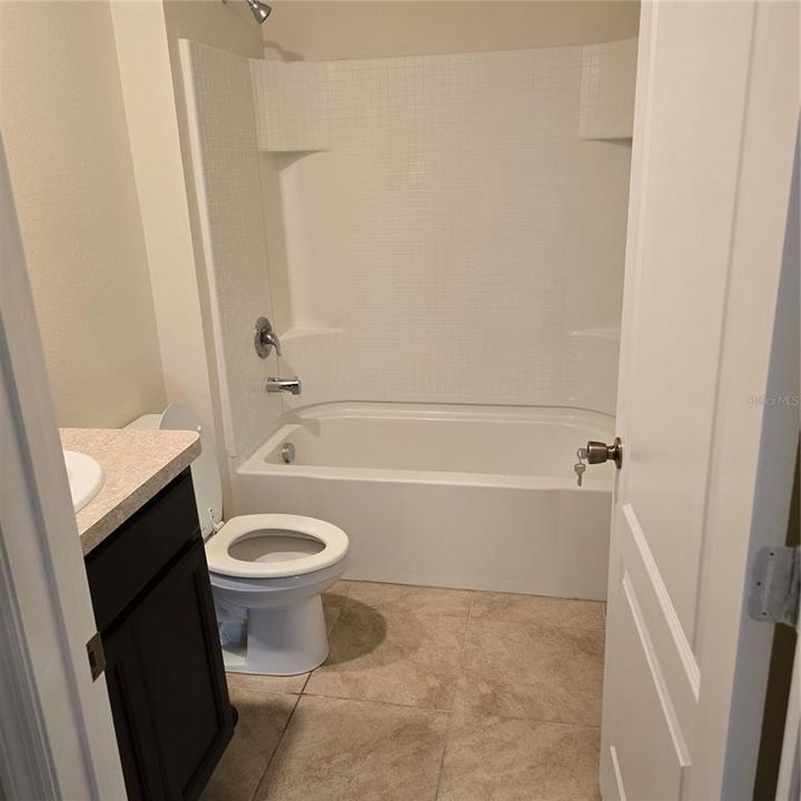 Activo con contrato: $329,000 (5 camas, 3 baños, 2616 Pies cuadrados)