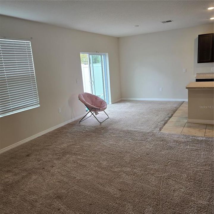 Activo con contrato: $329,000 (5 camas, 3 baños, 2616 Pies cuadrados)