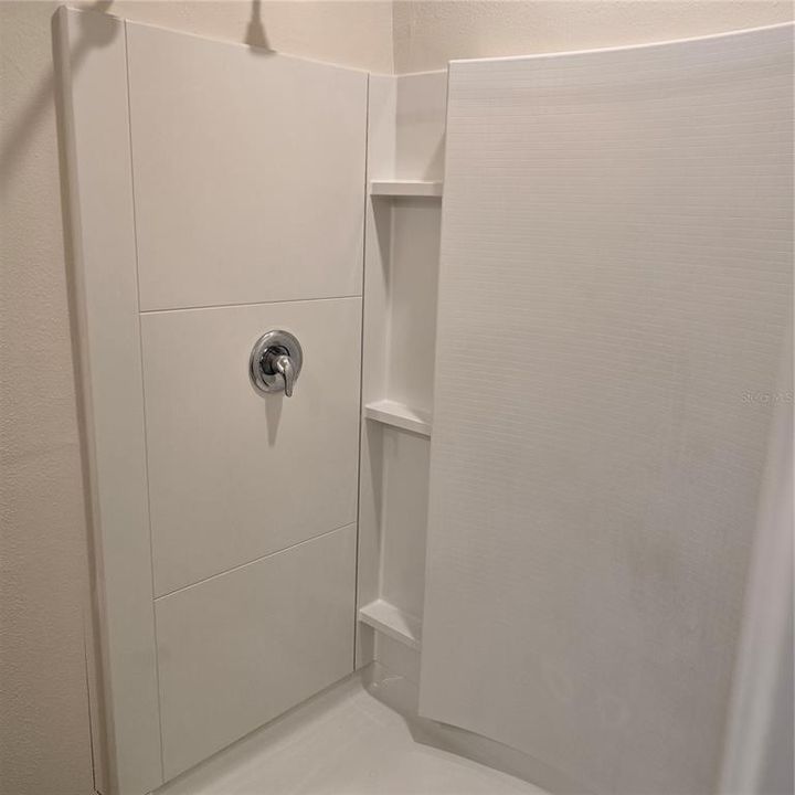 Activo con contrato: $329,000 (5 camas, 3 baños, 2616 Pies cuadrados)