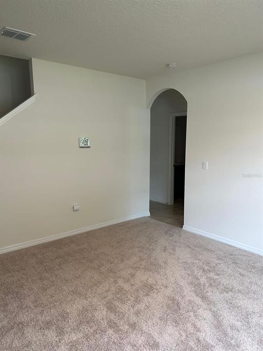 Activo con contrato: $329,000 (5 camas, 3 baños, 2616 Pies cuadrados)