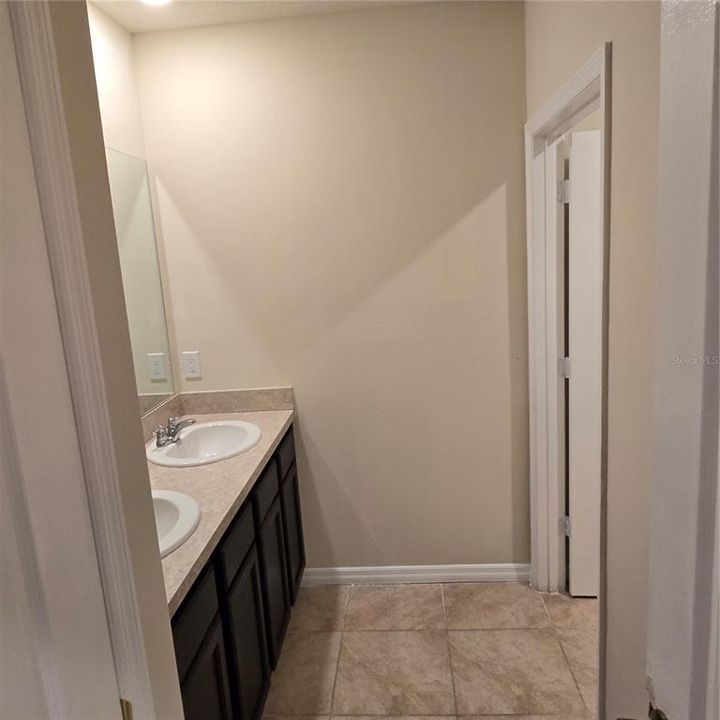 Activo con contrato: $329,000 (5 camas, 3 baños, 2616 Pies cuadrados)