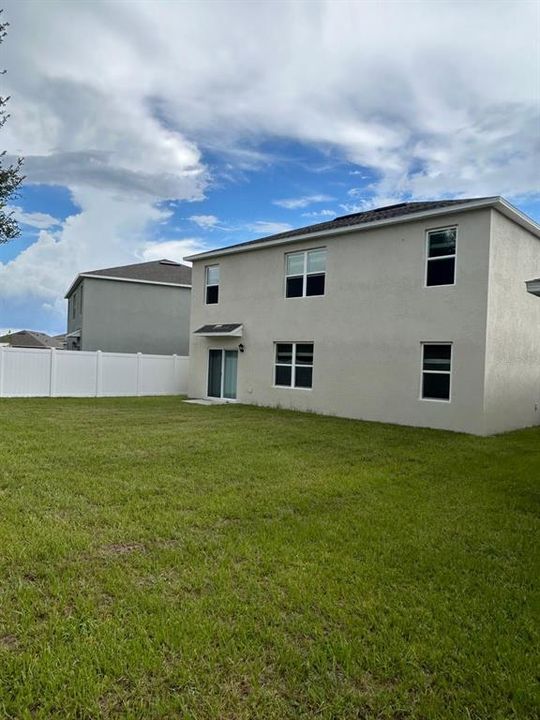 Activo con contrato: $329,000 (5 camas, 3 baños, 2616 Pies cuadrados)