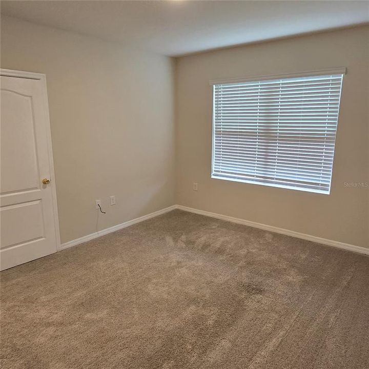 Activo con contrato: $329,000 (5 camas, 3 baños, 2616 Pies cuadrados)