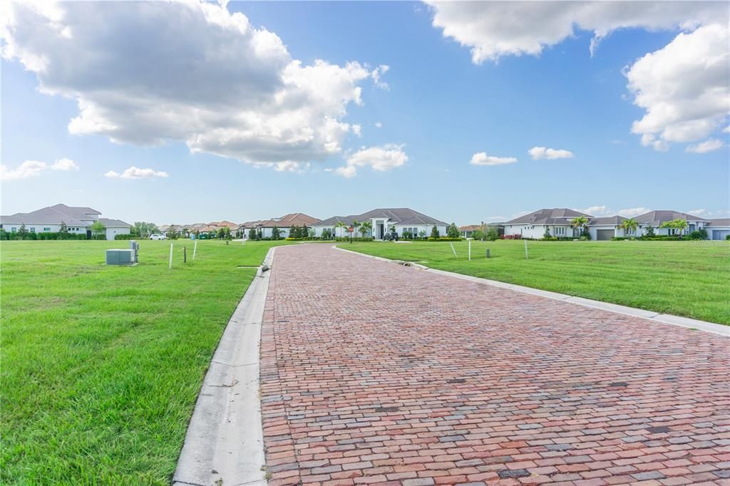 合同活跃: $815,000 (0.51 acres)
