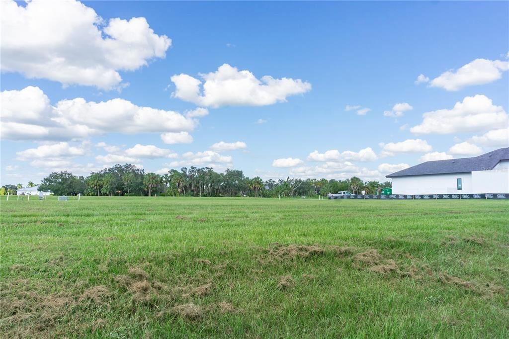合同活跃: $815,000 (0.51 acres)