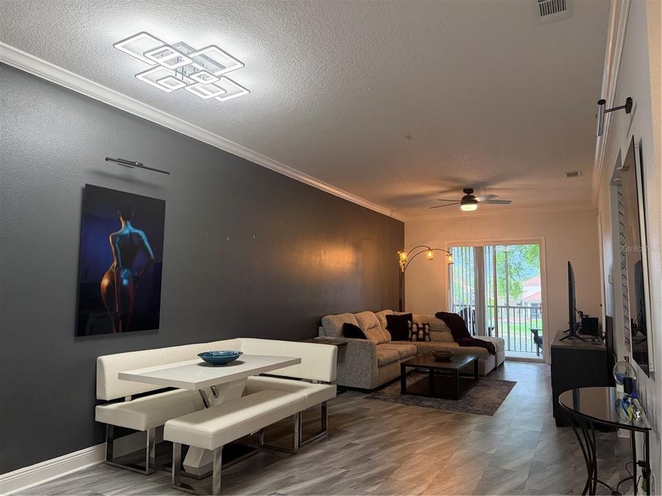 For Sale: $320,000 (2 beds, 2 baths, 1128 Square Feet)