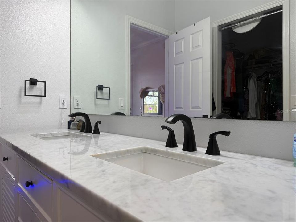 For Sale: $320,000 (2 beds, 2 baths, 1128 Square Feet)