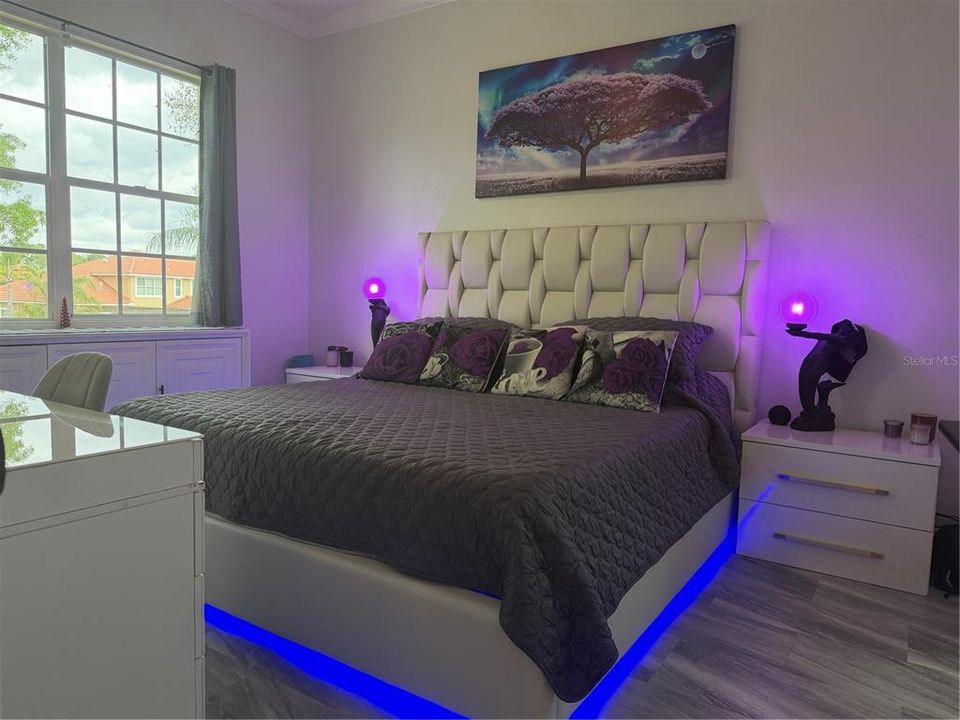 For Sale: $320,000 (2 beds, 2 baths, 1128 Square Feet)