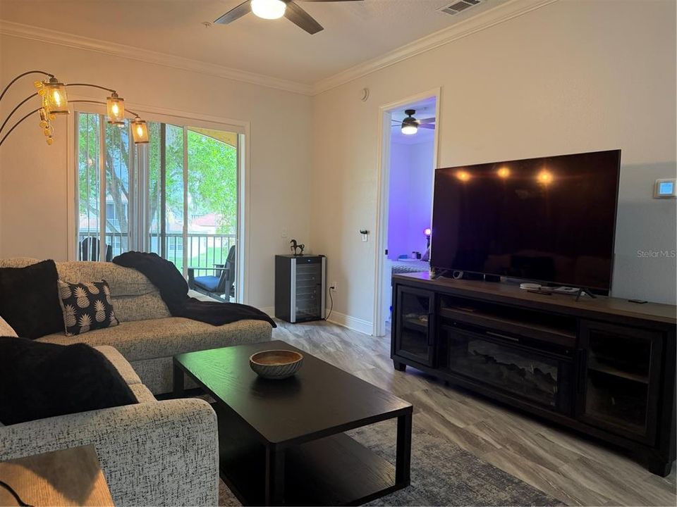 For Sale: $320,000 (2 beds, 2 baths, 1128 Square Feet)