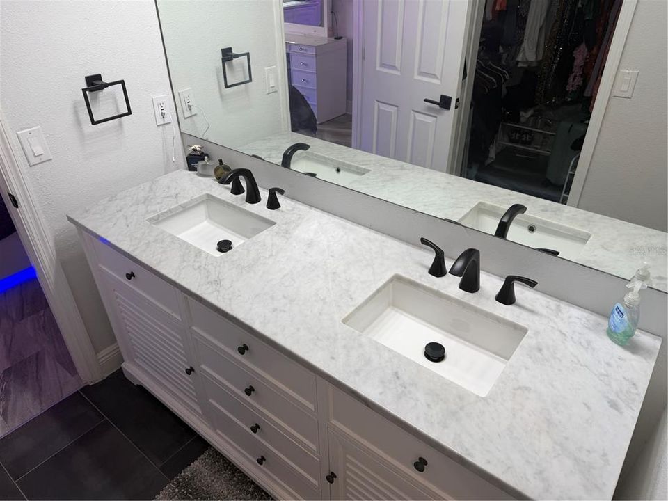 For Sale: $320,000 (2 beds, 2 baths, 1128 Square Feet)