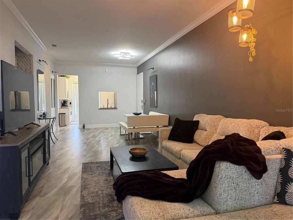 For Sale: $320,000 (2 beds, 2 baths, 1128 Square Feet)