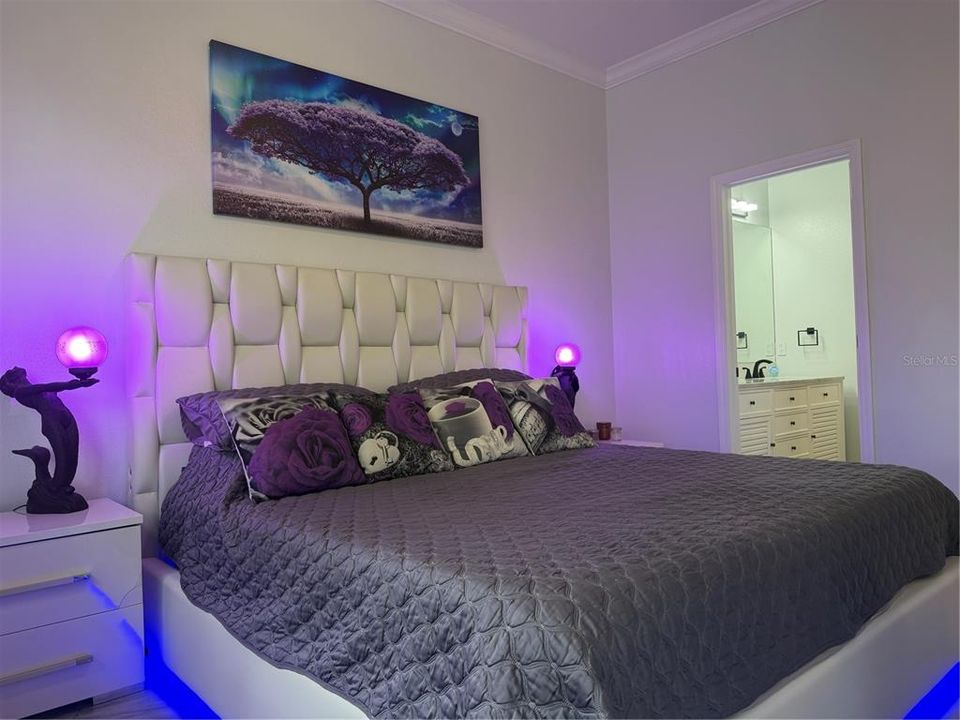 For Sale: $320,000 (2 beds, 2 baths, 1128 Square Feet)