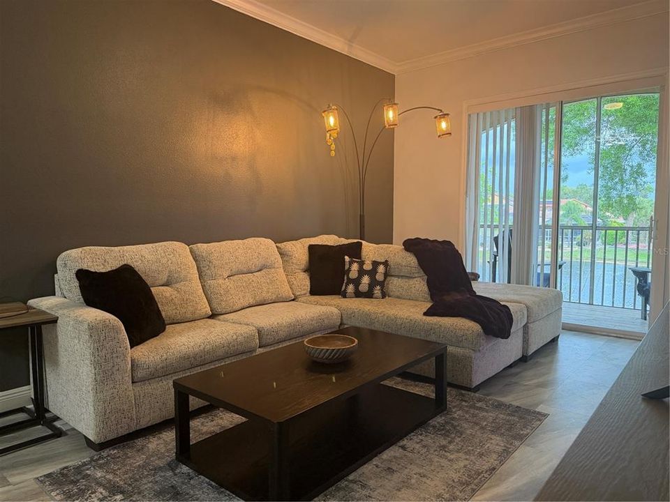 For Sale: $320,000 (2 beds, 2 baths, 1128 Square Feet)