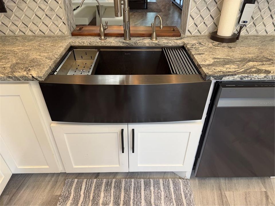 For Sale: $320,000 (2 beds, 2 baths, 1128 Square Feet)