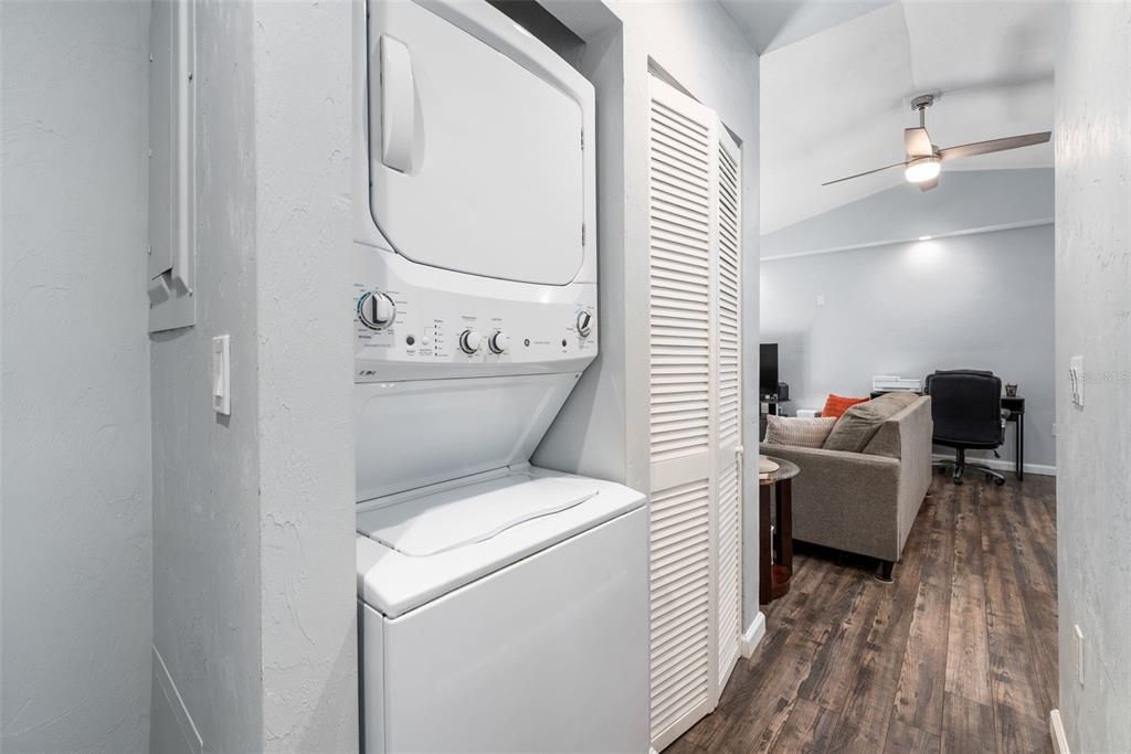 待售: $499,900 (2 贝兹, 2 浴室, 818 平方英尺)