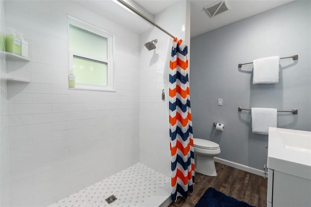 待售: $499,900 (2 贝兹, 2 浴室, 818 平方英尺)