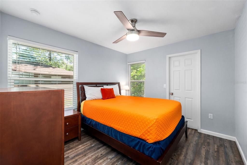 待售: $499,900 (2 贝兹, 2 浴室, 818 平方英尺)