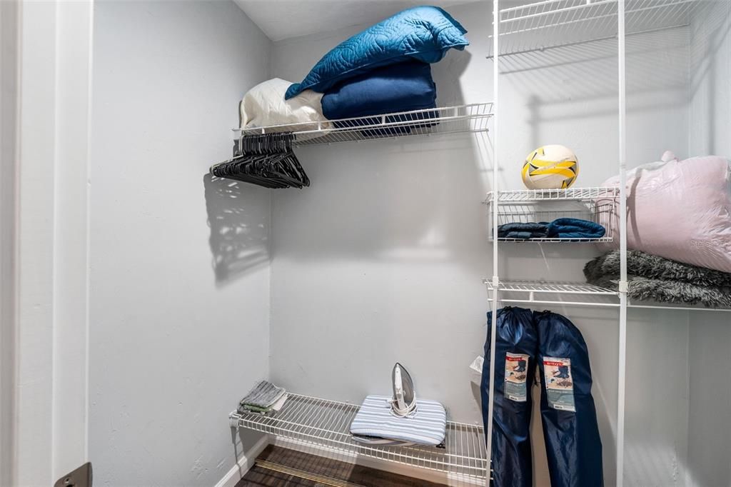 待售: $499,900 (2 贝兹, 2 浴室, 818 平方英尺)