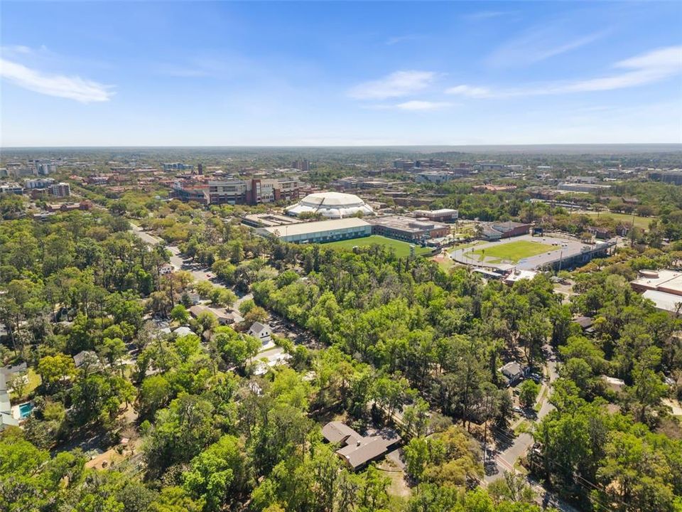 待售: $499,900 (2 贝兹, 2 浴室, 818 平方英尺)