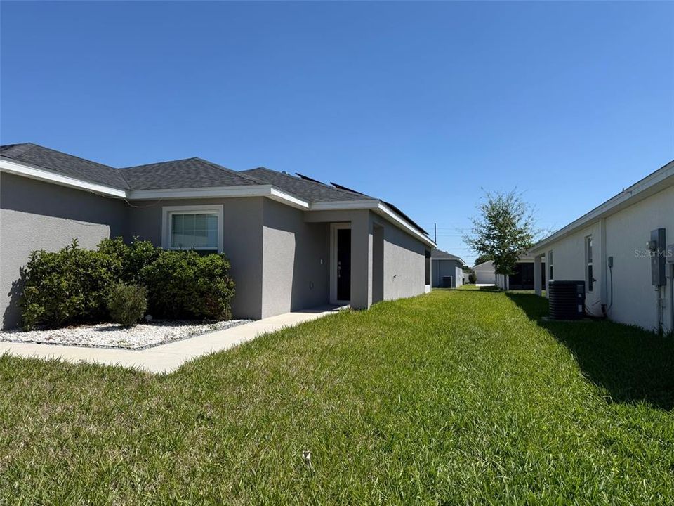 For Rent: $2,100 (3 beds, 2 baths, 1302 Square Feet)