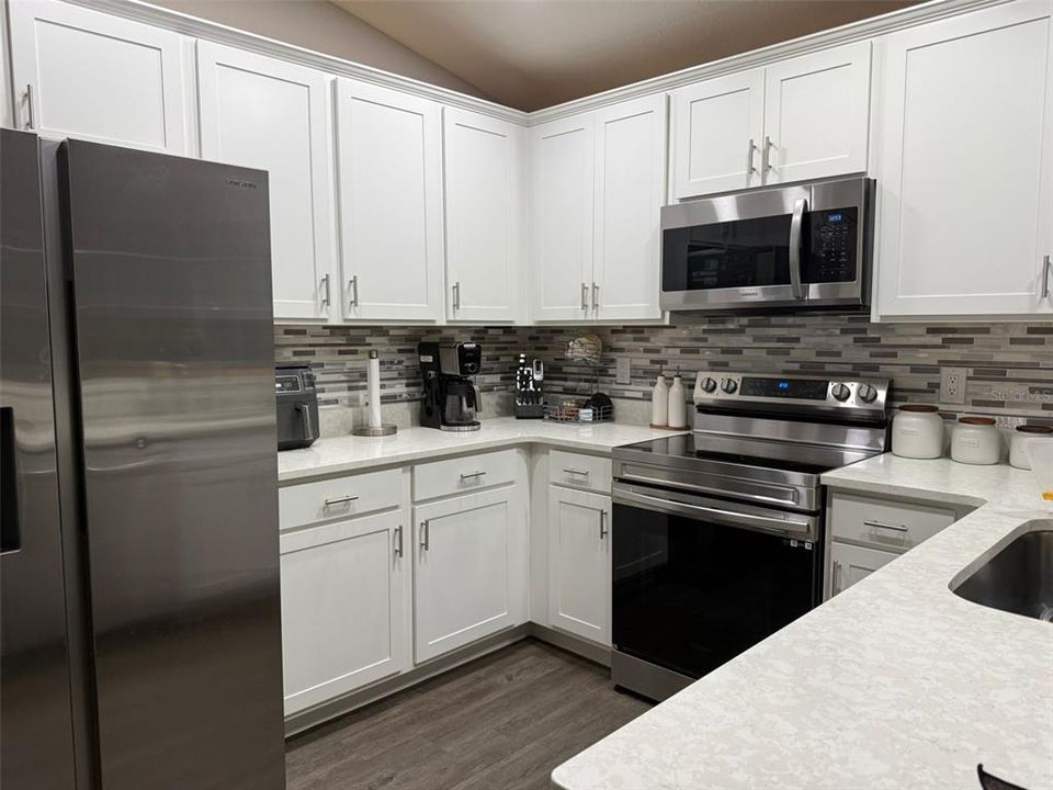 For Rent: $2,100 (3 beds, 2 baths, 1302 Square Feet)