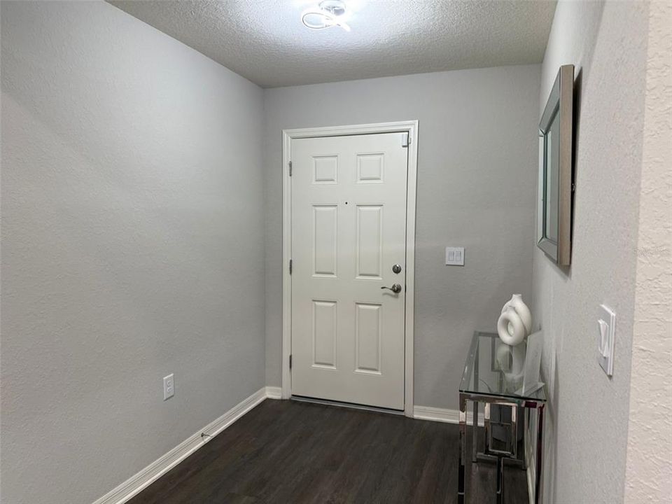 For Rent: $2,100 (3 beds, 2 baths, 1302 Square Feet)