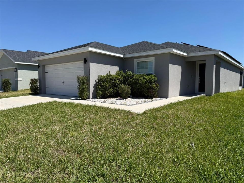For Rent: $2,100 (3 beds, 2 baths, 1302 Square Feet)