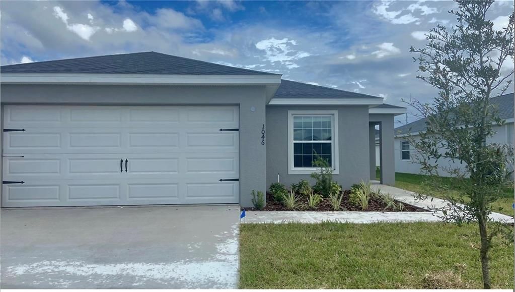 For Rent: $2,100 (3 beds, 2 baths, 1302 Square Feet)