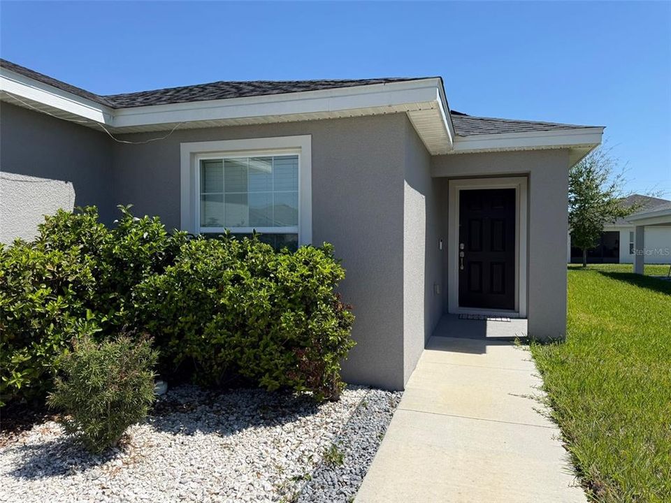 For Rent: $2,100 (3 beds, 2 baths, 1302 Square Feet)