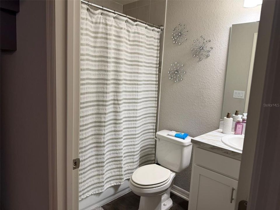 For Rent: $2,100 (3 beds, 2 baths, 1302 Square Feet)