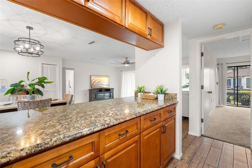 На продажу: $299,000 (3 спален, 2 ванн, 1385 Квадратных фут)