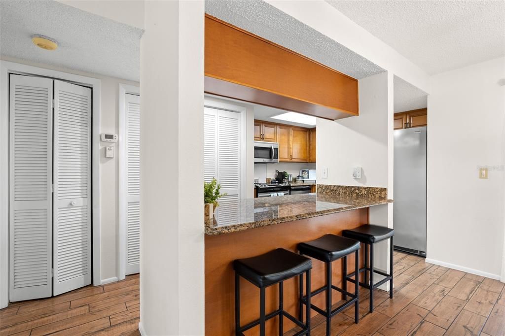 На продажу: $299,000 (3 спален, 2 ванн, 1385 Квадратных фут)