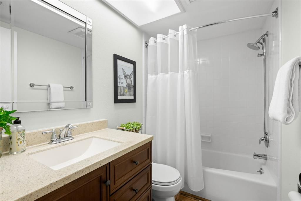 На продажу: $299,000 (3 спален, 2 ванн, 1385 Квадратных фут)