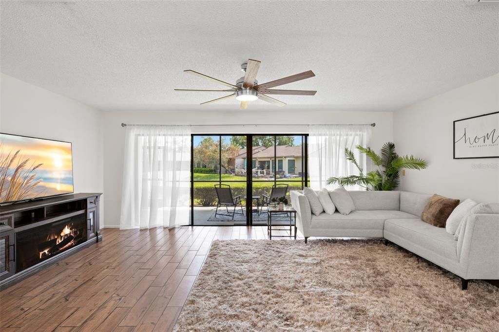 На продажу: $299,000 (3 спален, 2 ванн, 1385 Квадратных фут)