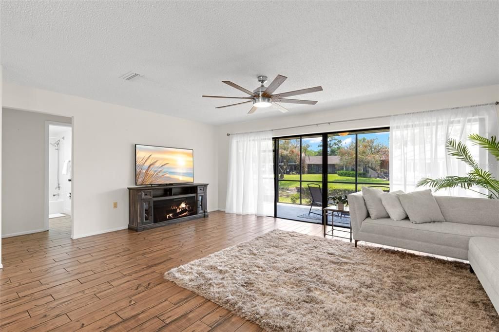 На продажу: $299,000 (3 спален, 2 ванн, 1385 Квадратных фут)