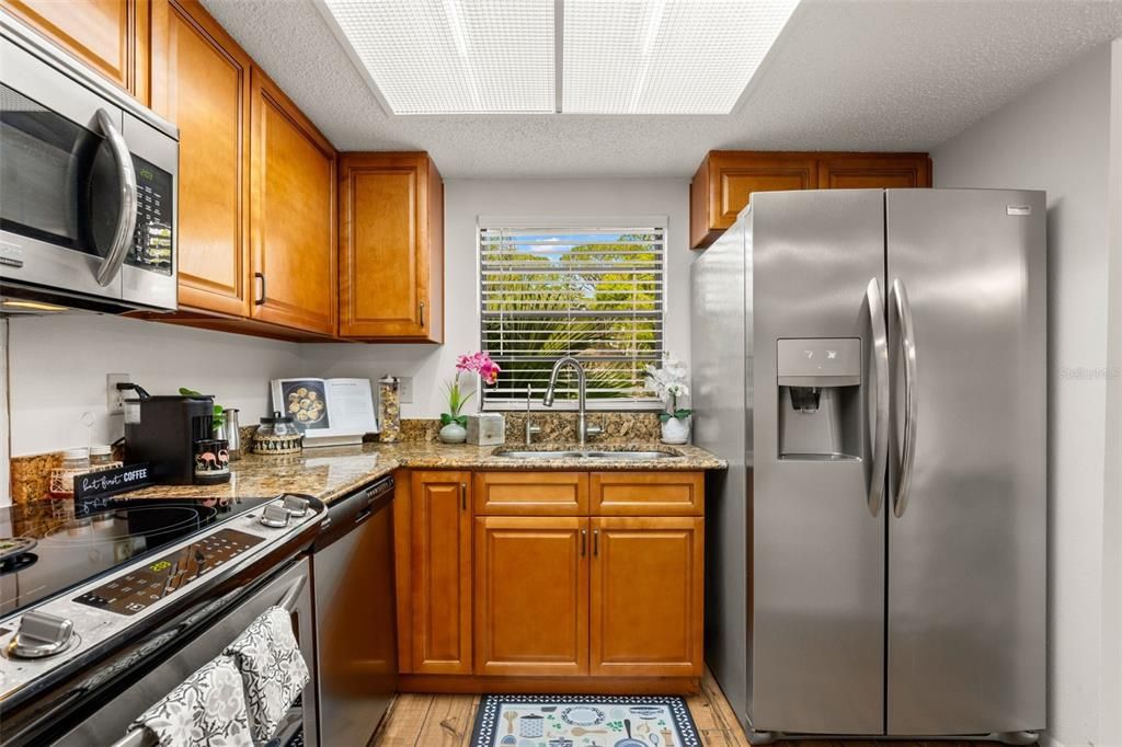 На продажу: $299,000 (3 спален, 2 ванн, 1385 Квадратных фут)