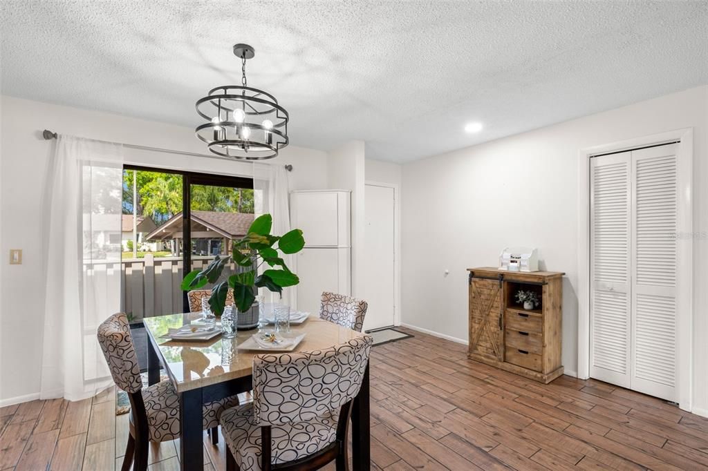 На продажу: $299,000 (3 спален, 2 ванн, 1385 Квадратных фут)