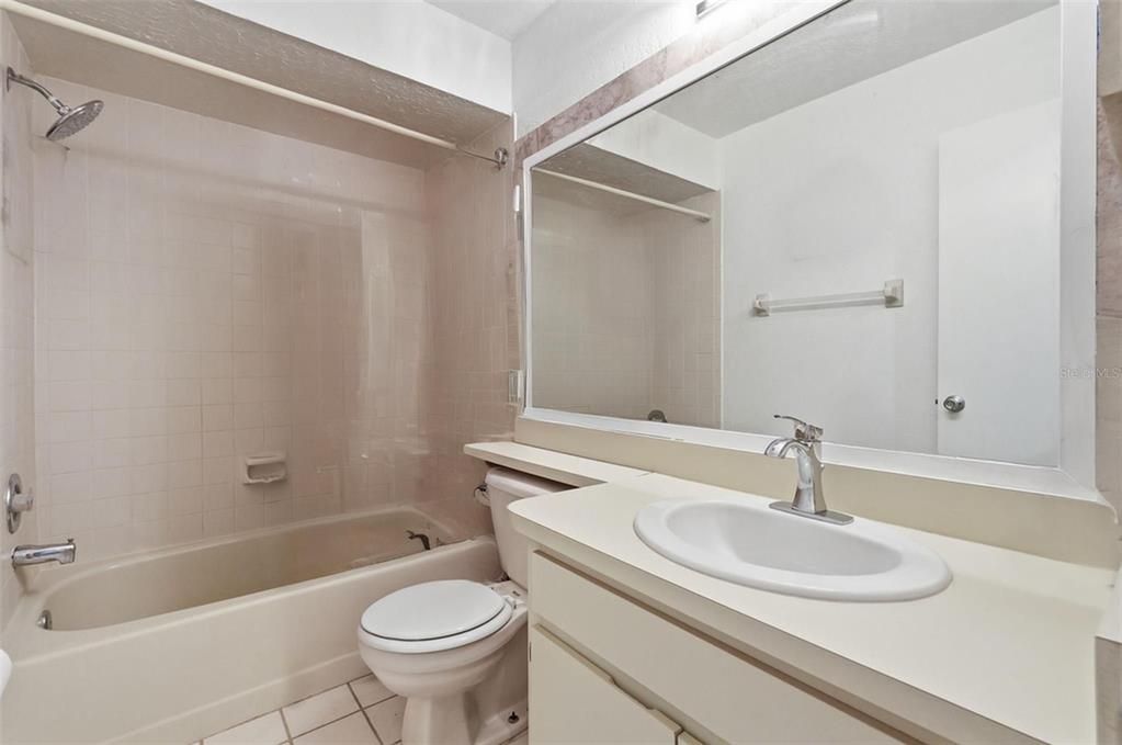 For Sale: $252,500 (2 beds, 2 baths, 1184 Square Feet)