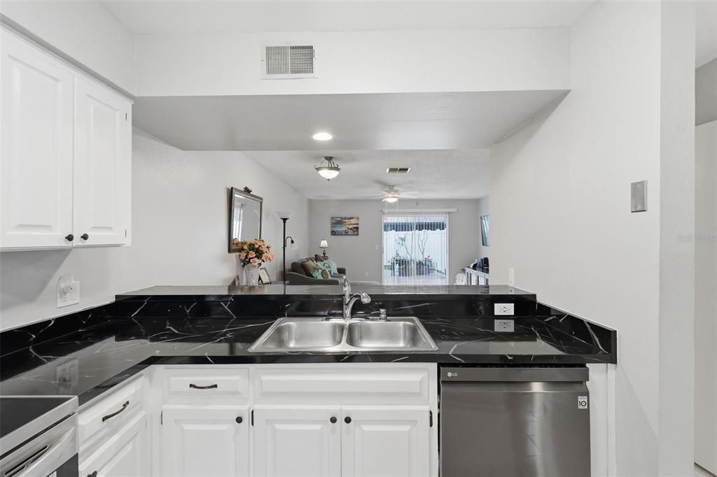 For Sale: $252,500 (2 beds, 2 baths, 1184 Square Feet)