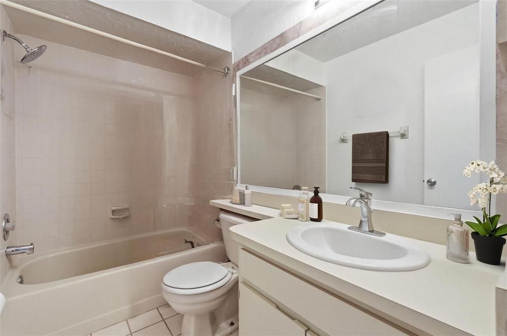 For Sale: $252,500 (2 beds, 2 baths, 1184 Square Feet)