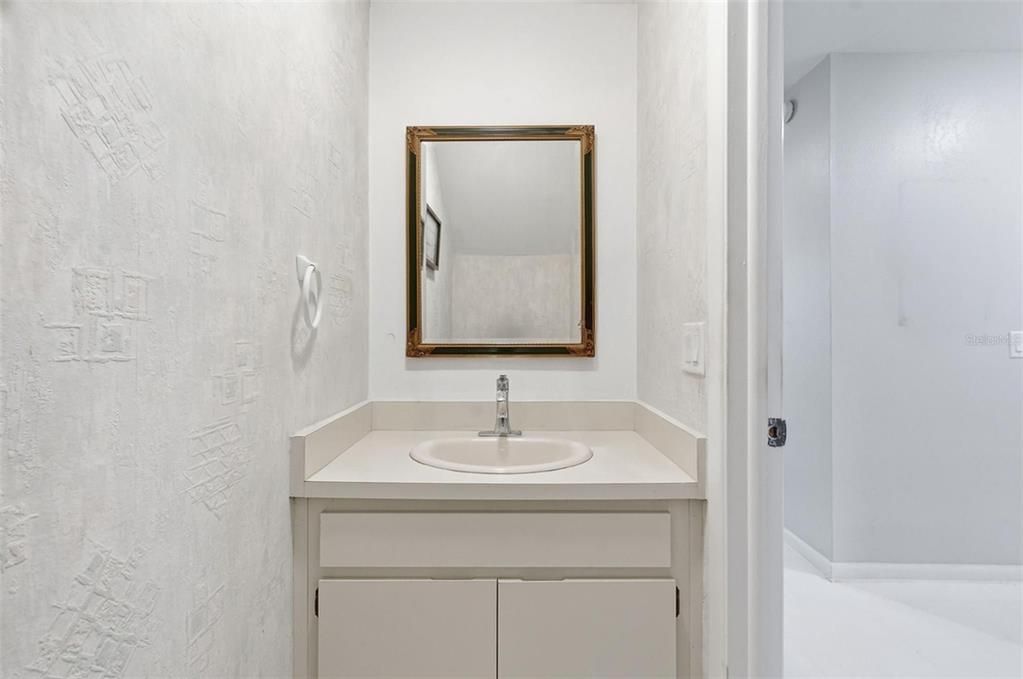 For Sale: $252,500 (2 beds, 2 baths, 1184 Square Feet)