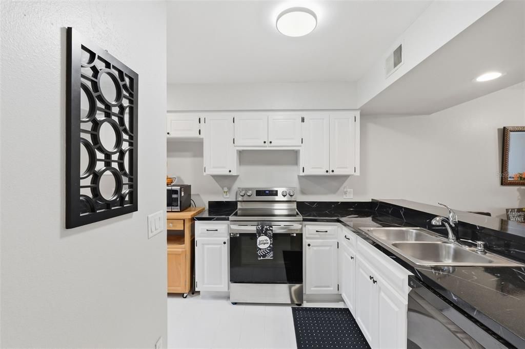 For Sale: $252,500 (2 beds, 2 baths, 1184 Square Feet)
