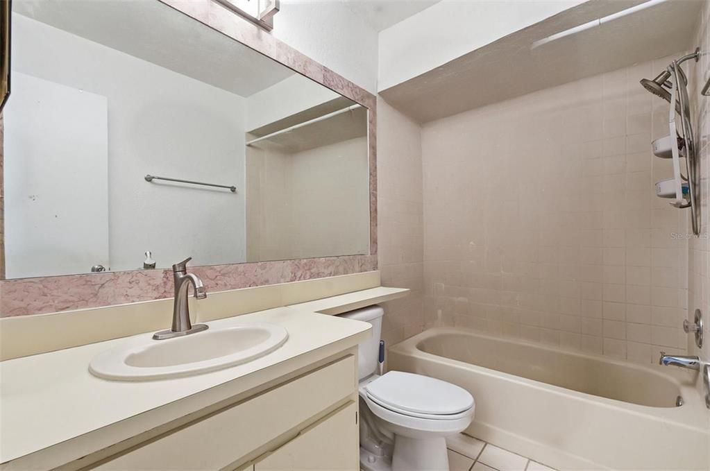 For Sale: $252,500 (2 beds, 2 baths, 1184 Square Feet)