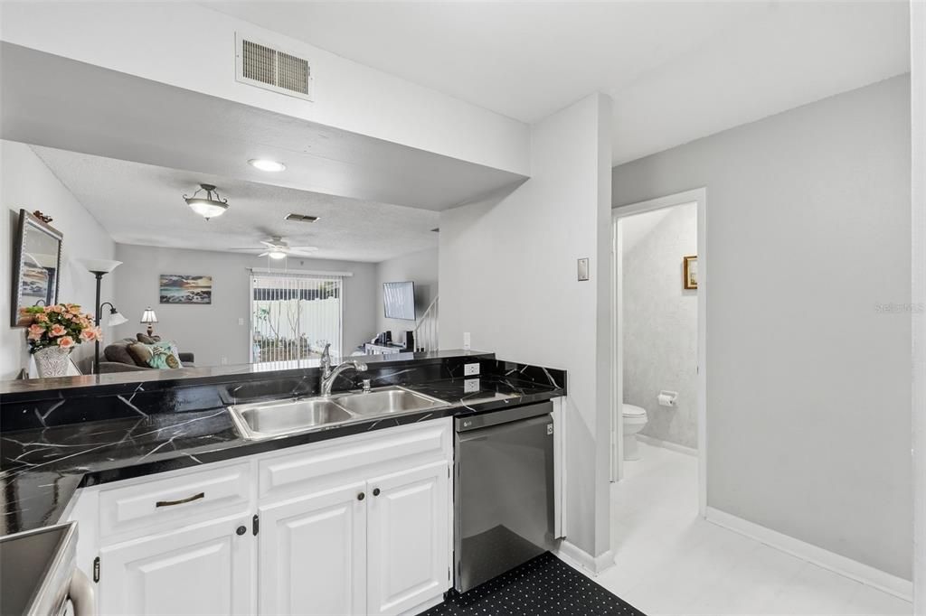 For Sale: $252,500 (2 beds, 2 baths, 1184 Square Feet)