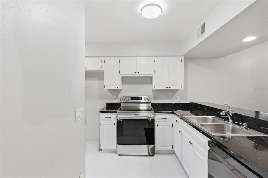 For Sale: $252,500 (2 beds, 2 baths, 1184 Square Feet)